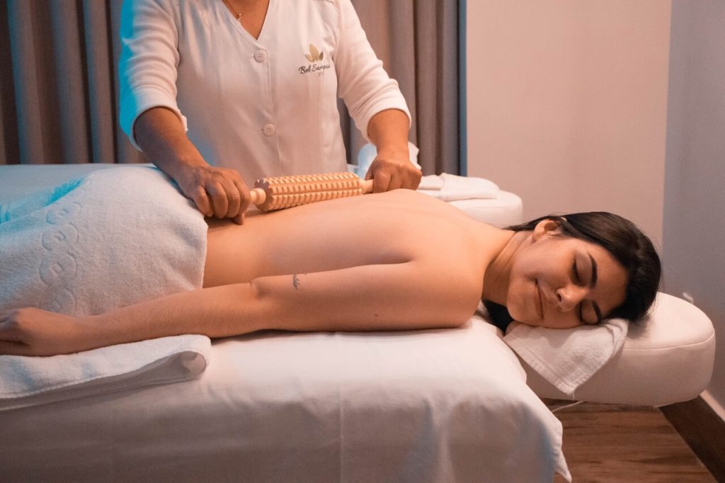 How Massage Therapy Helps with Neck and Back Problems for People Working at a Desk