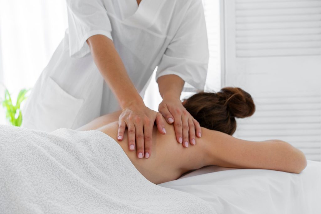 Deep tissue massage. Ideal for people with tension and injuries